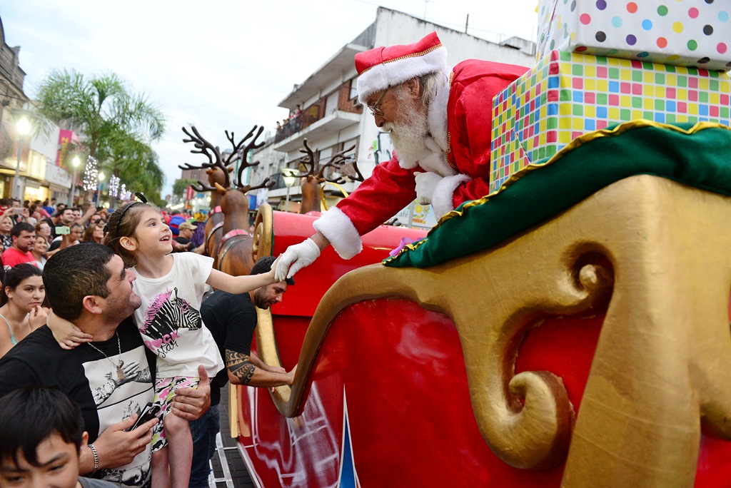 San Fernando Municipio Una Ciudad Que Se Renueva Miles De Vecinos Disfrutaron Del Primer Desfile De Navidad